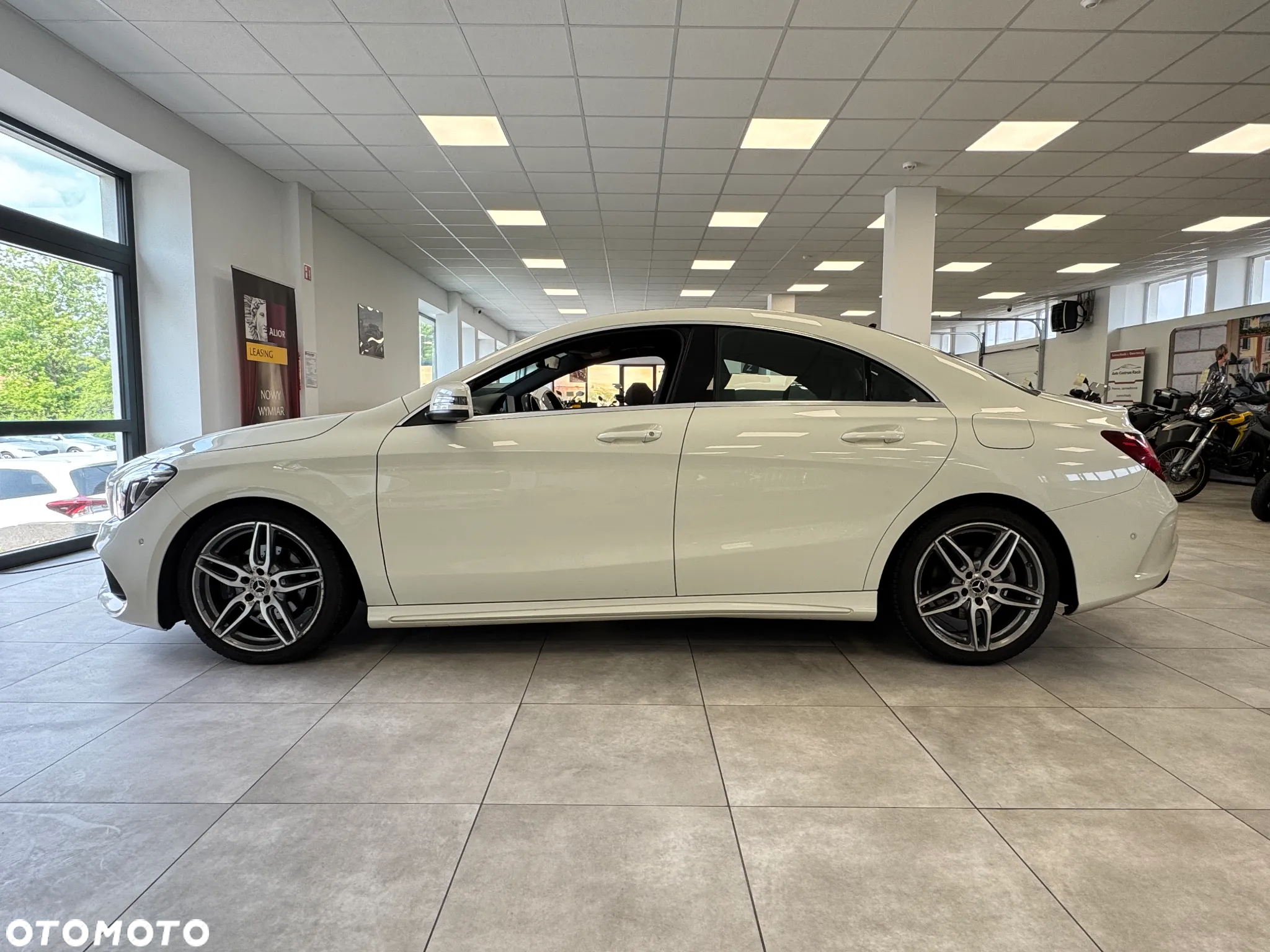 Mercedes-Benz CLA 200 7G-DCT - 3