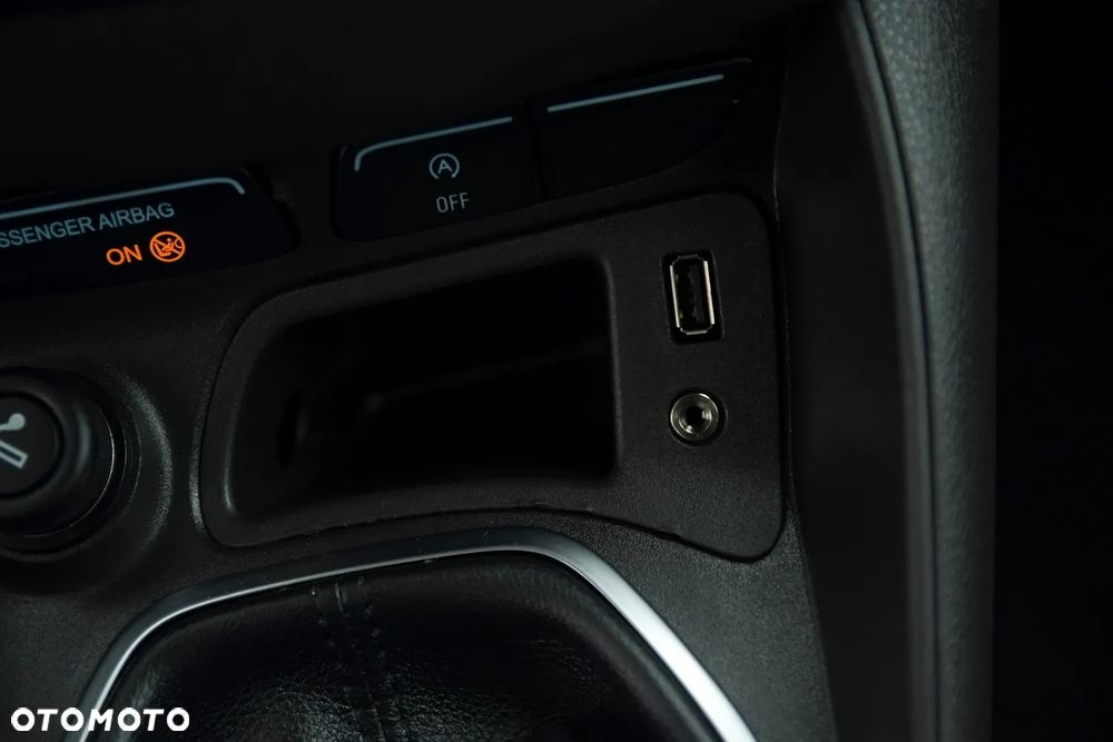 Ford Tourneo Courier 1.5 TDCi Titanium - 29