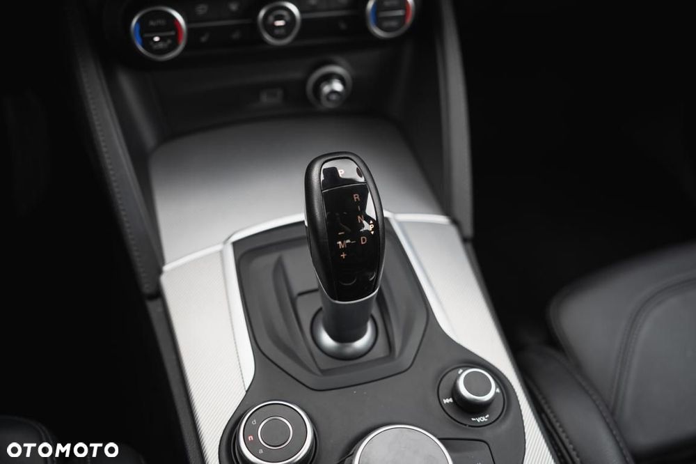 Alfa Romeo Stelvio - 25