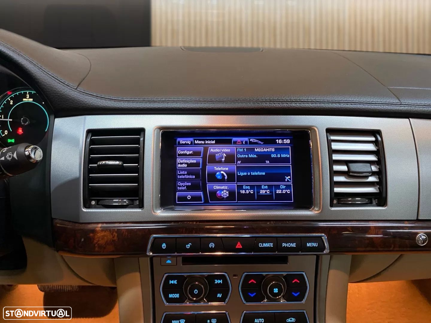 Jaguar XF 2.2 D Premium Luxury - 13