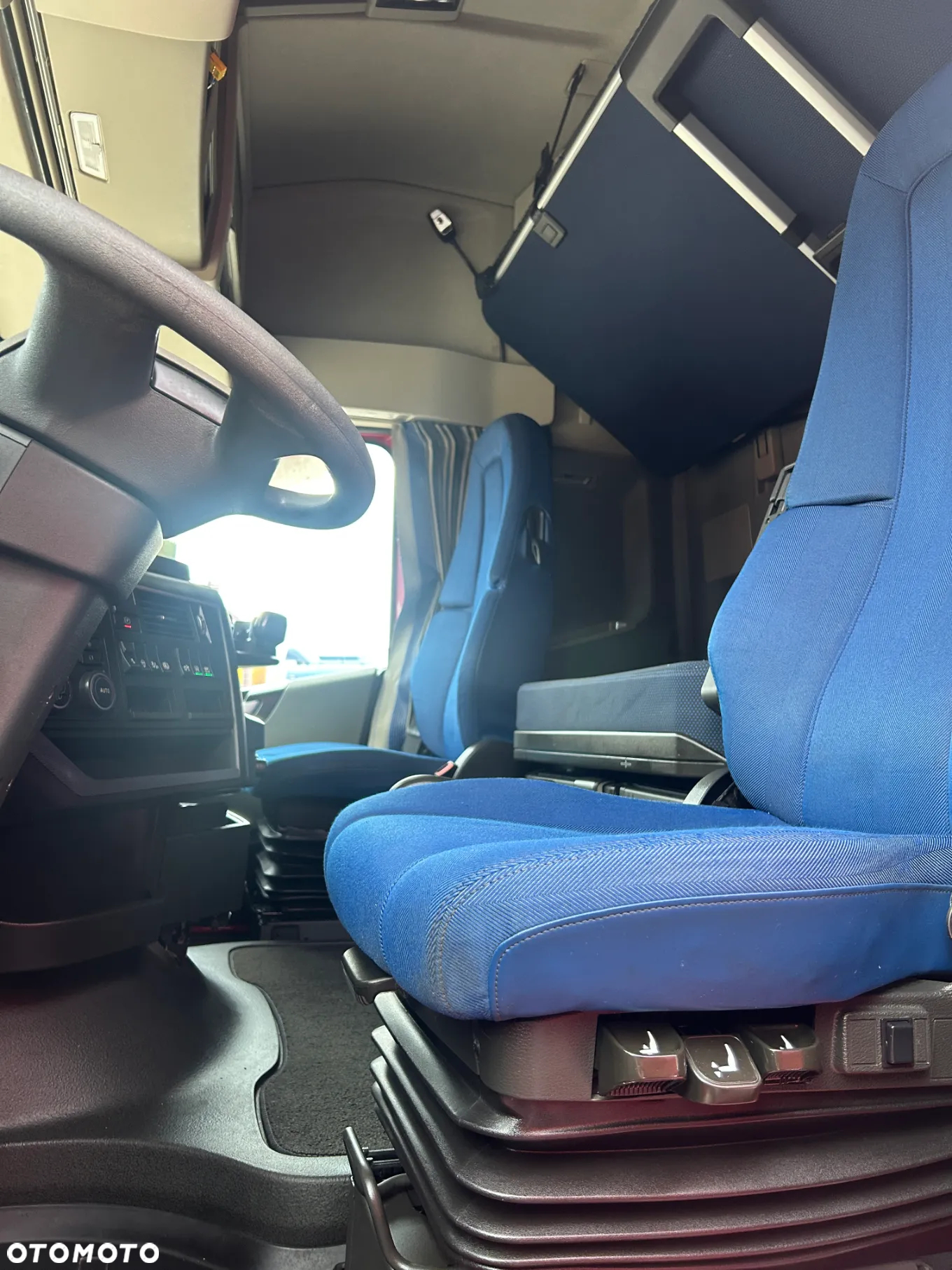 Volvo FH5 500 KM I-SAVE / ACC / KLIMA POSTOJOWA / PO ZŁOTYM KONTRAKCIE / 3 SZTUKI !! - 9