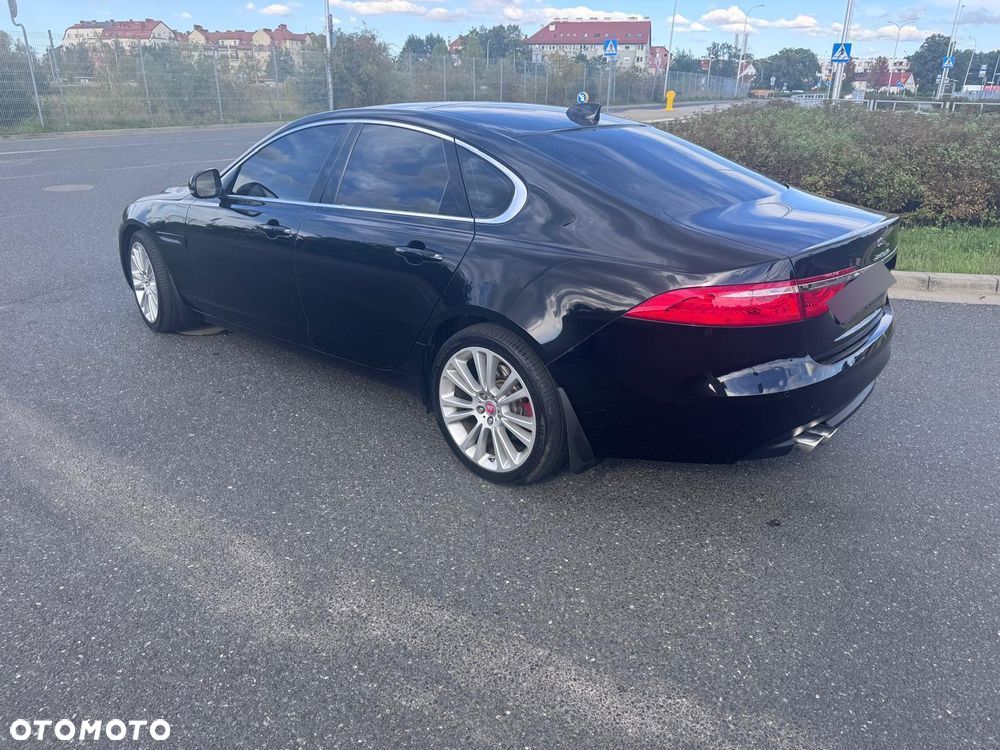 Jaguar XF 2.0 i4D AWD Prestige - 3