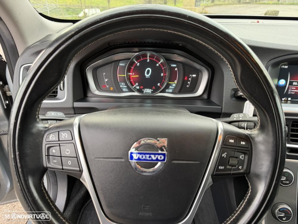 Volvo V60 D6 Plug-In-Hybrid AWD Geartronic Pure Limited - 23