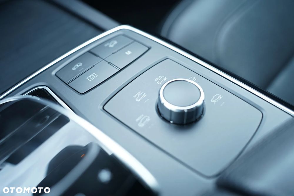 Mercedes-Benz GLE 350 d 4Matic 9G-TRONIC AMG Line - 37
