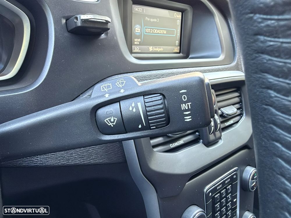 Volvo V40 2.0 D3 Momentum Geartronic - 15