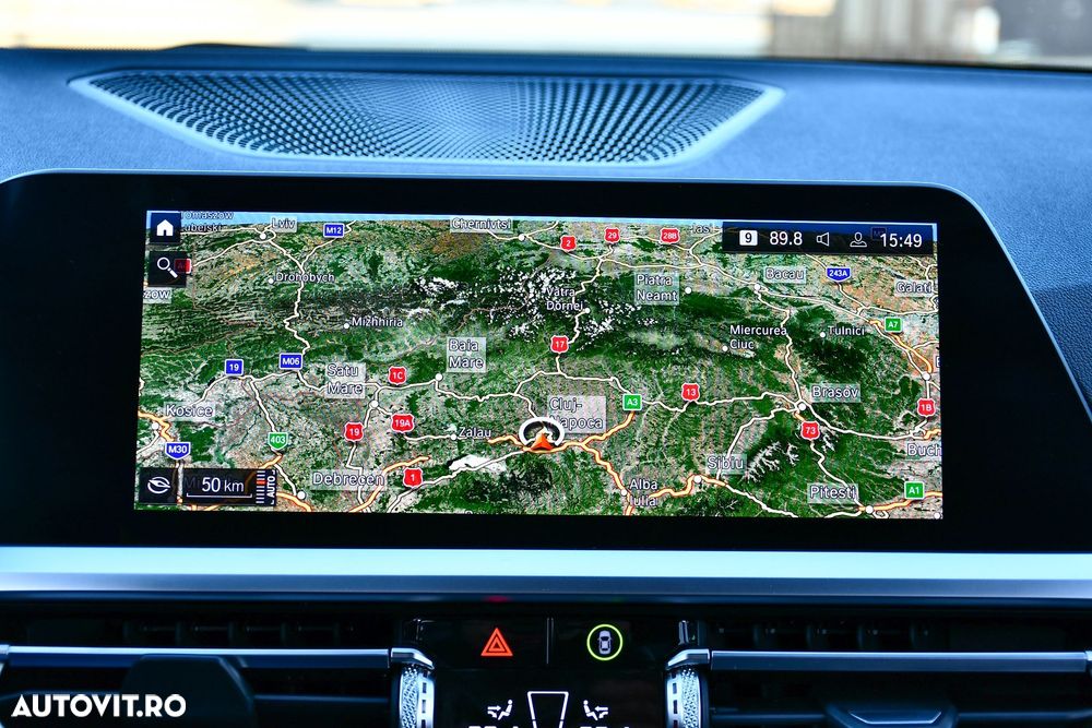 BMW Seria 3 330i xDrive AT - 9