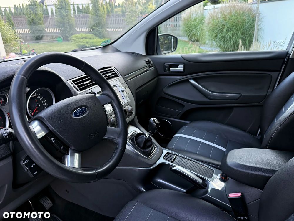 Ford Kuga 2.0 TDCi 2x4 Titanium - 6