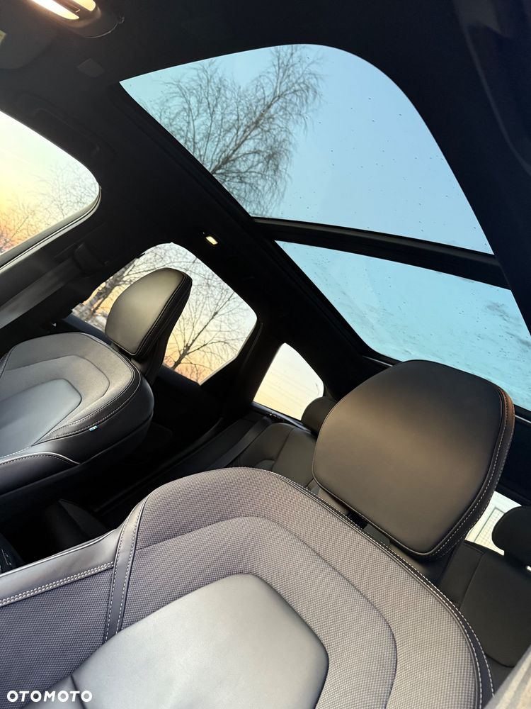 Volvo XC 60 T6 Plug-In Hybrid AWD Plus Black Edition - 9