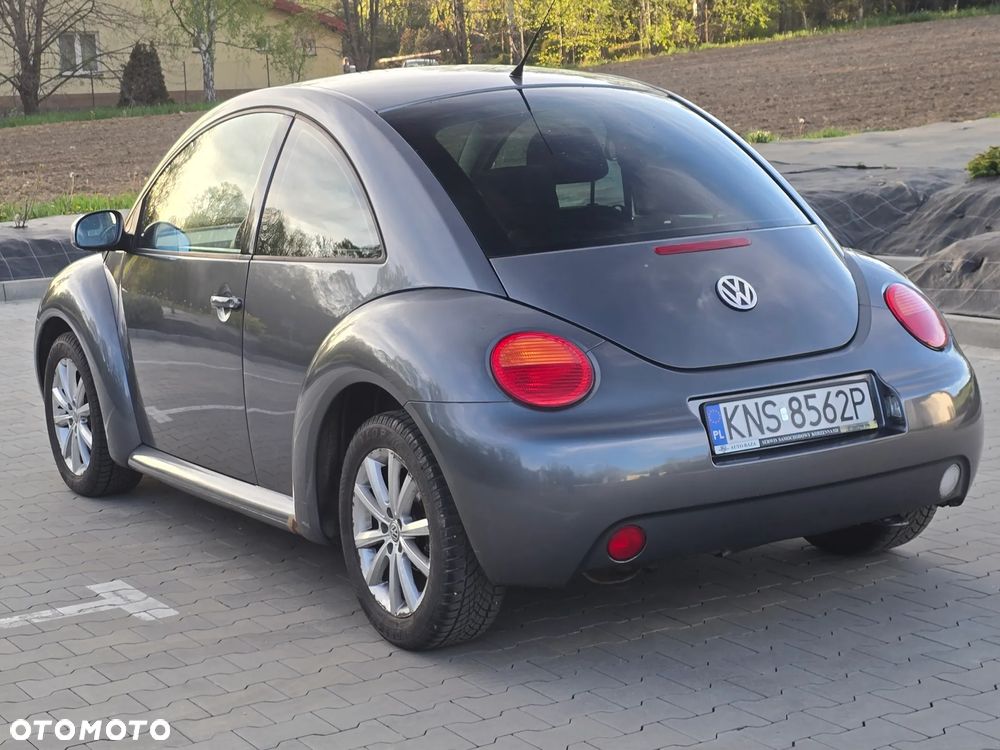 Volkswagen New Beetle - 5
