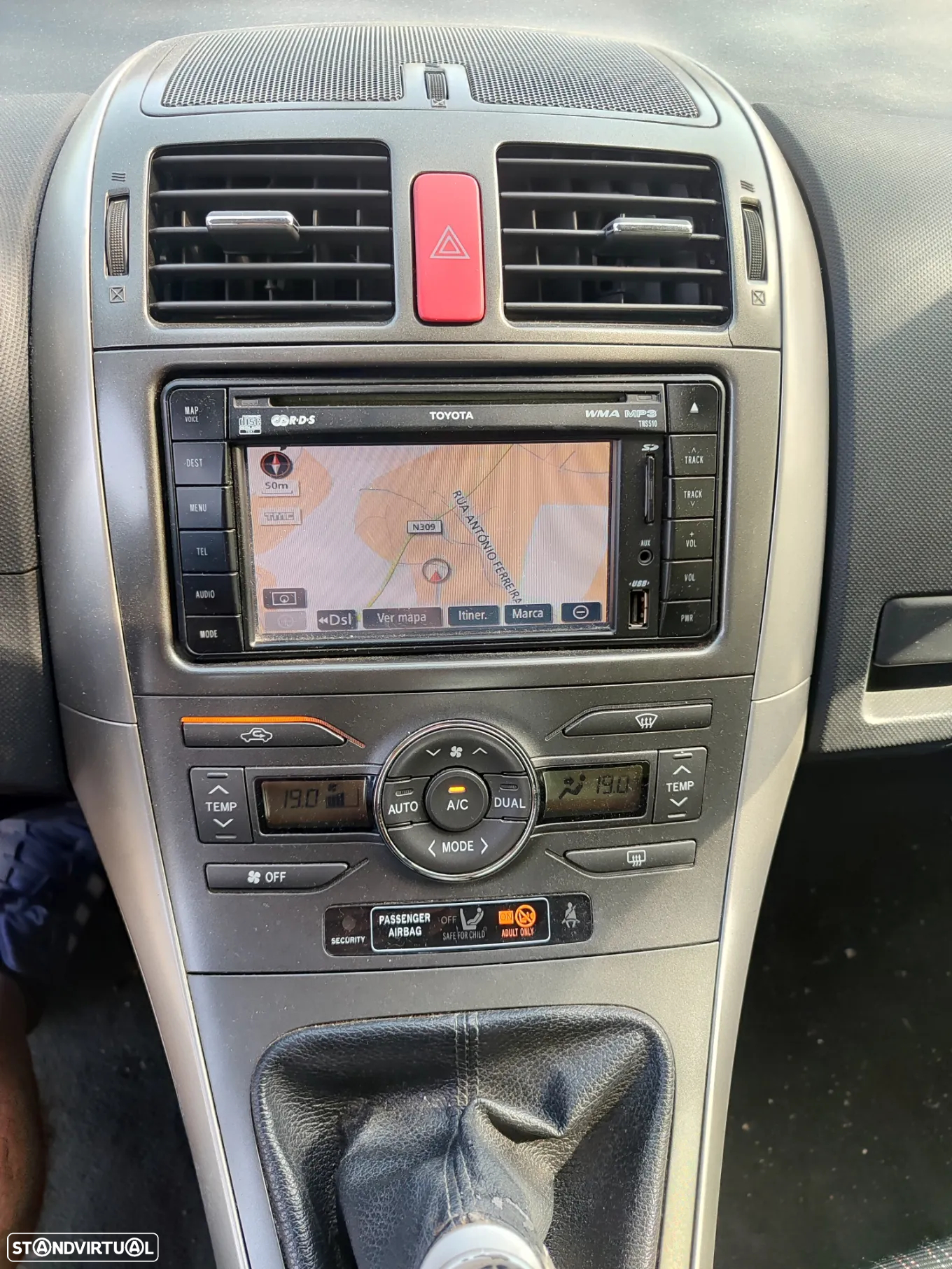 Toyota Auris 1.4 D-4D Gold Edition - 9