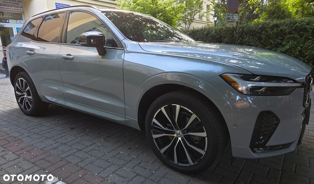 Volvo XC 60 B5 B AWD Plus Dark - 4