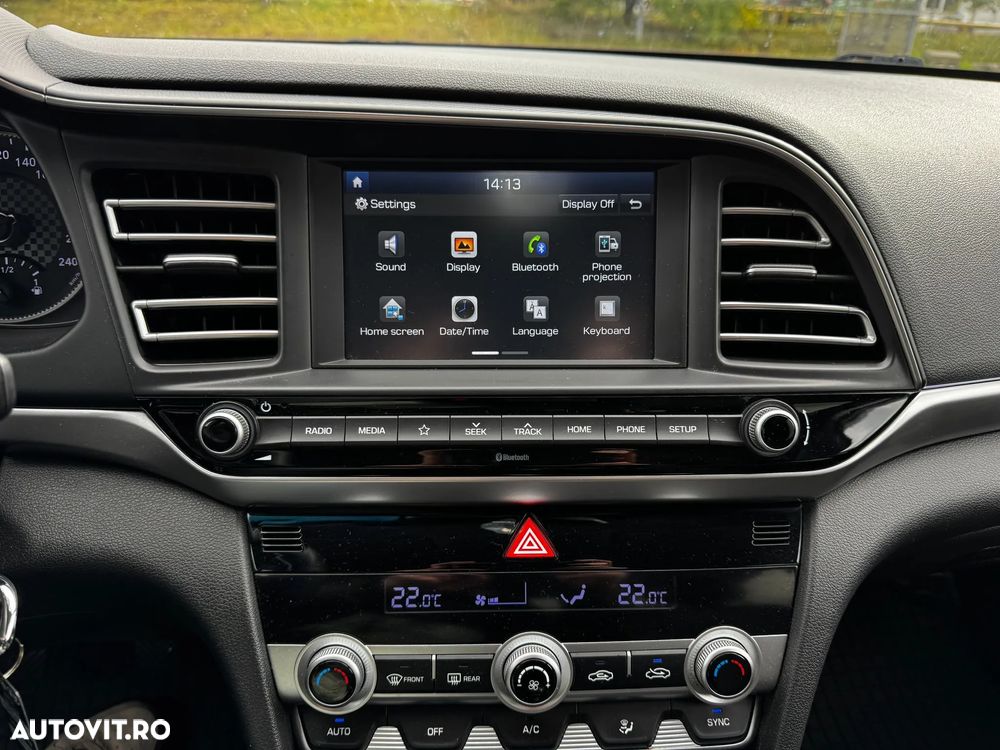 Hyundai Elantra - 22