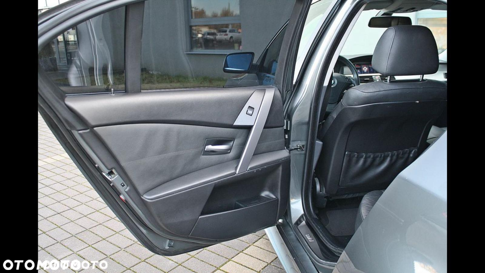 BMW Seria 5 523i - 14