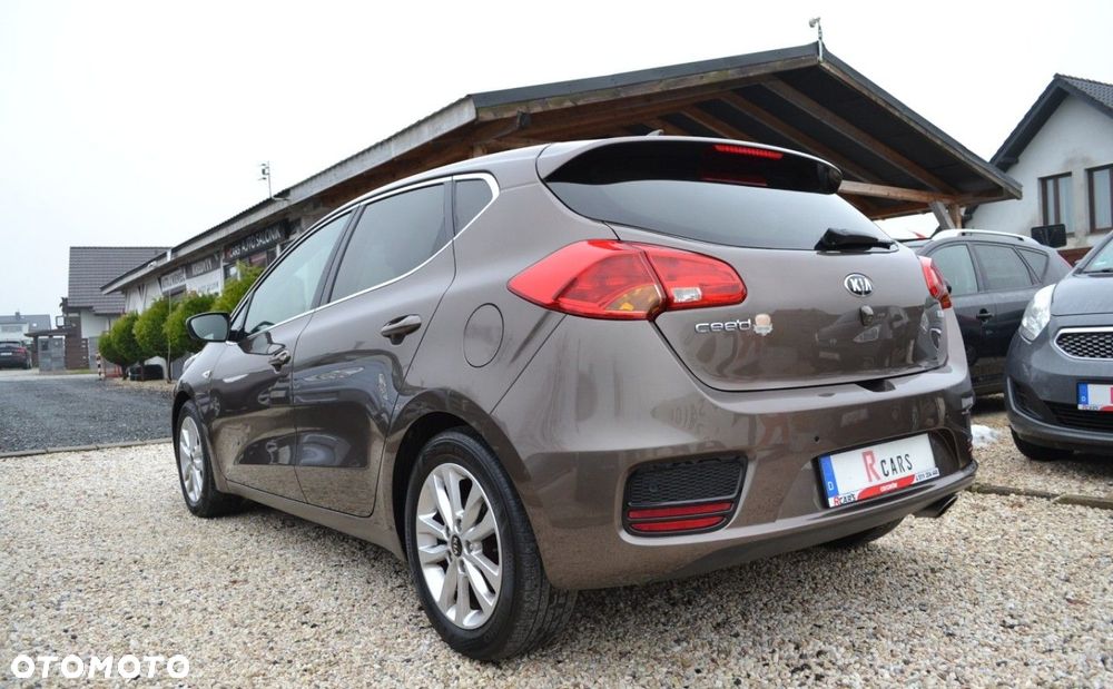 Kia Ceed 1.6 GDI ISG Dream-Team Edition - 17