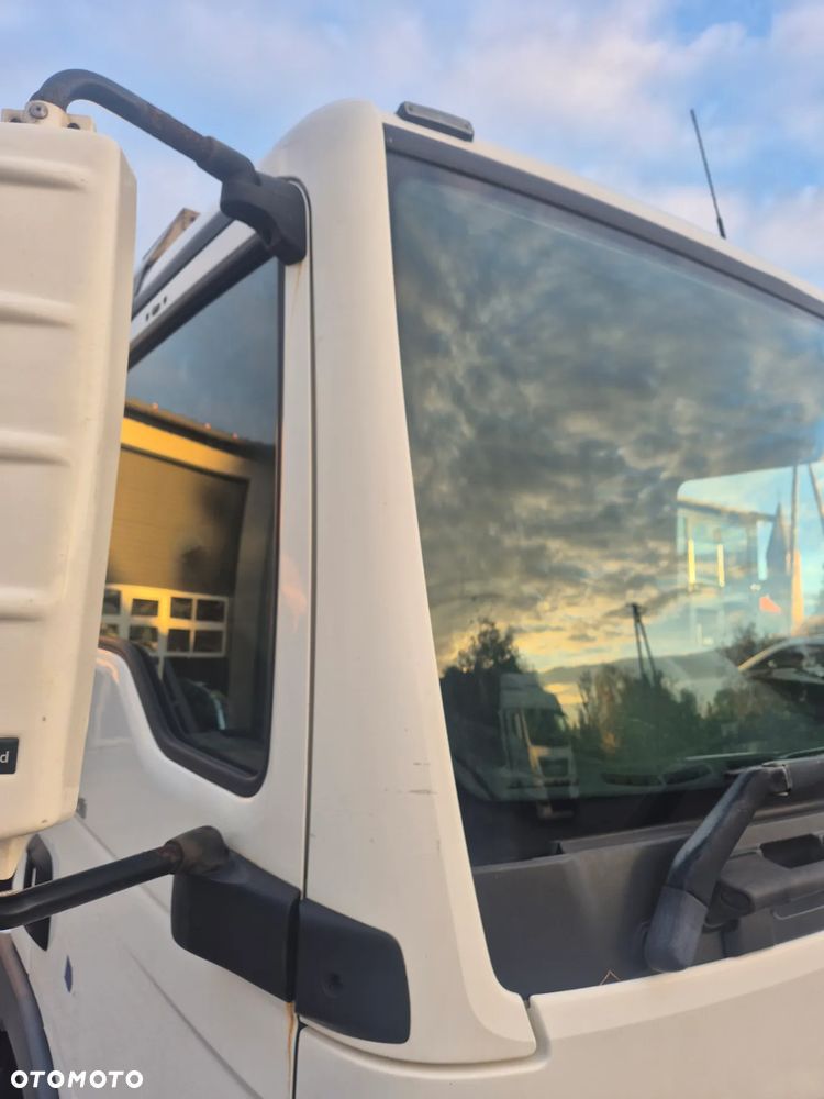 Narożnik szyby listwa osłona słupka kabiny RH MAN TGL TGM EURO 6 - 1