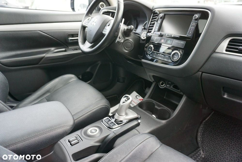 Mitsubishi Outlander - 32