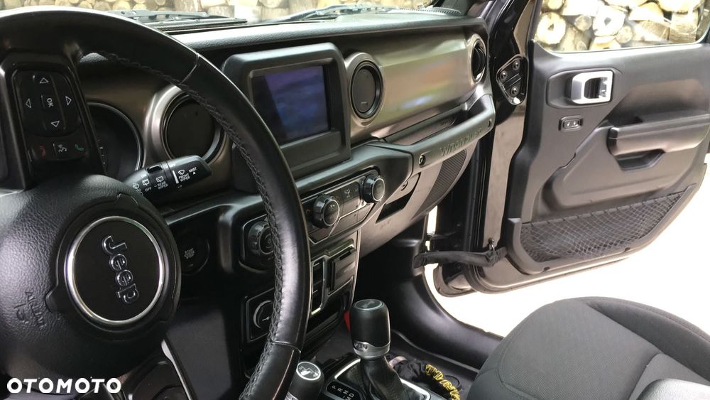 Jeep Wrangler - 8