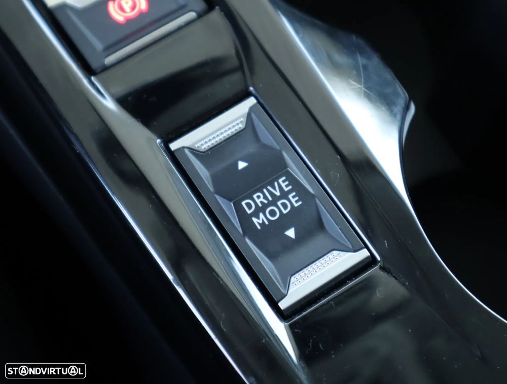 Peugeot 208 1.2 Hybrid Allure e-DCS6 - 39