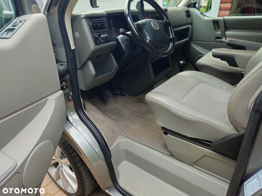 Volkswagen Multivan - 17