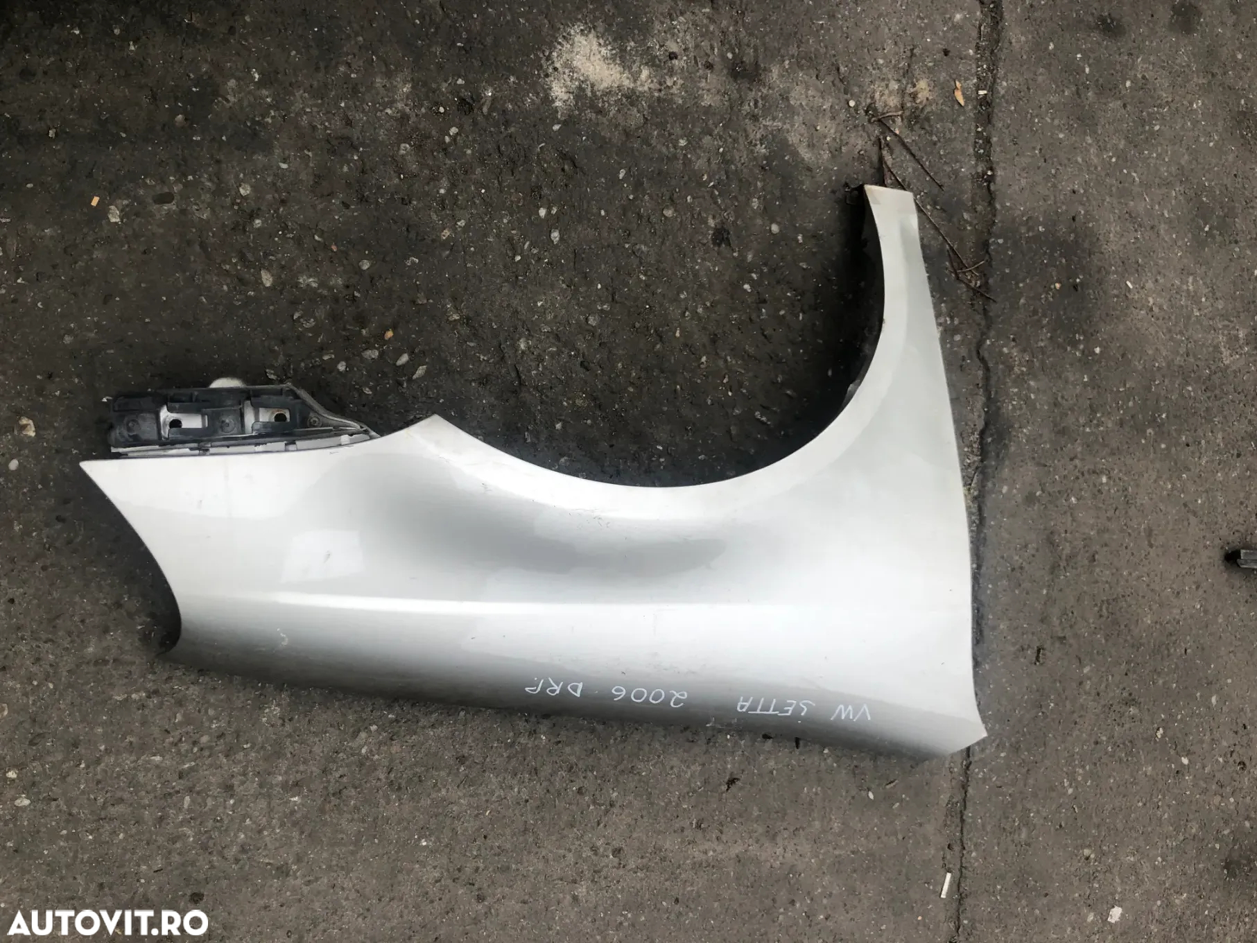 Aripa dreapta fata VW Volkswagen Jetta bej auriu 2006 - 4