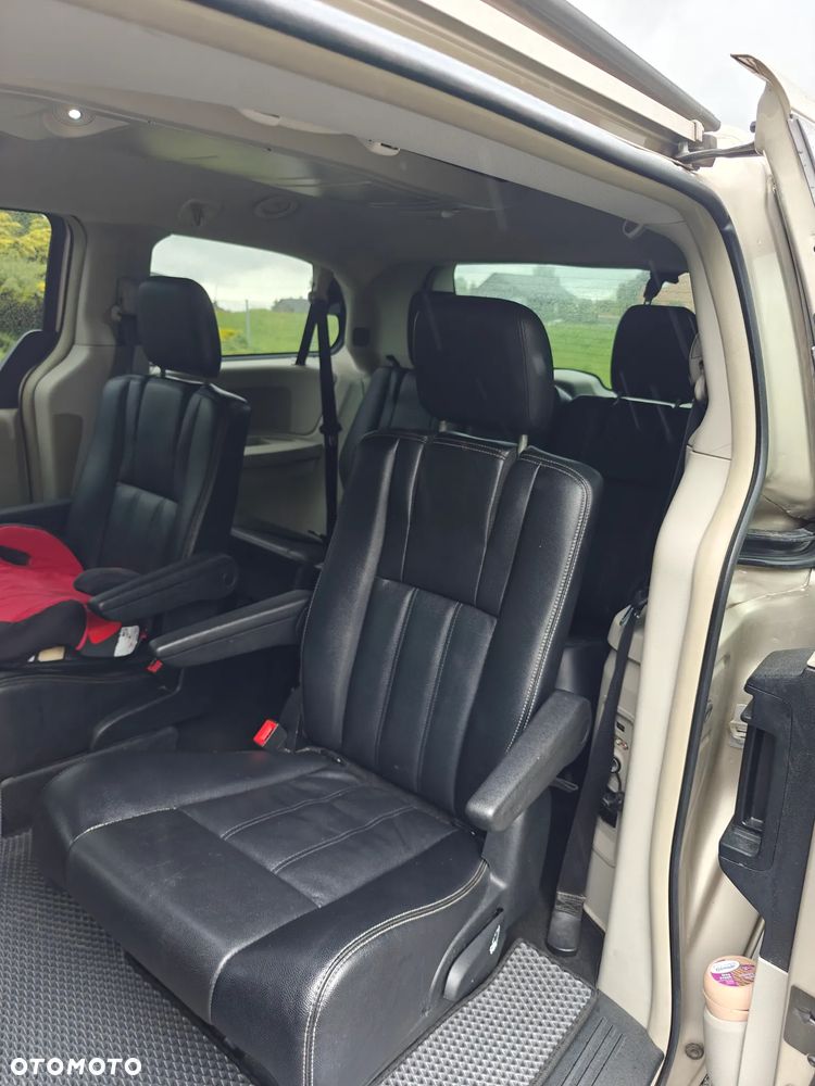 Chrysler Town & Country 3.6 Limited - 11