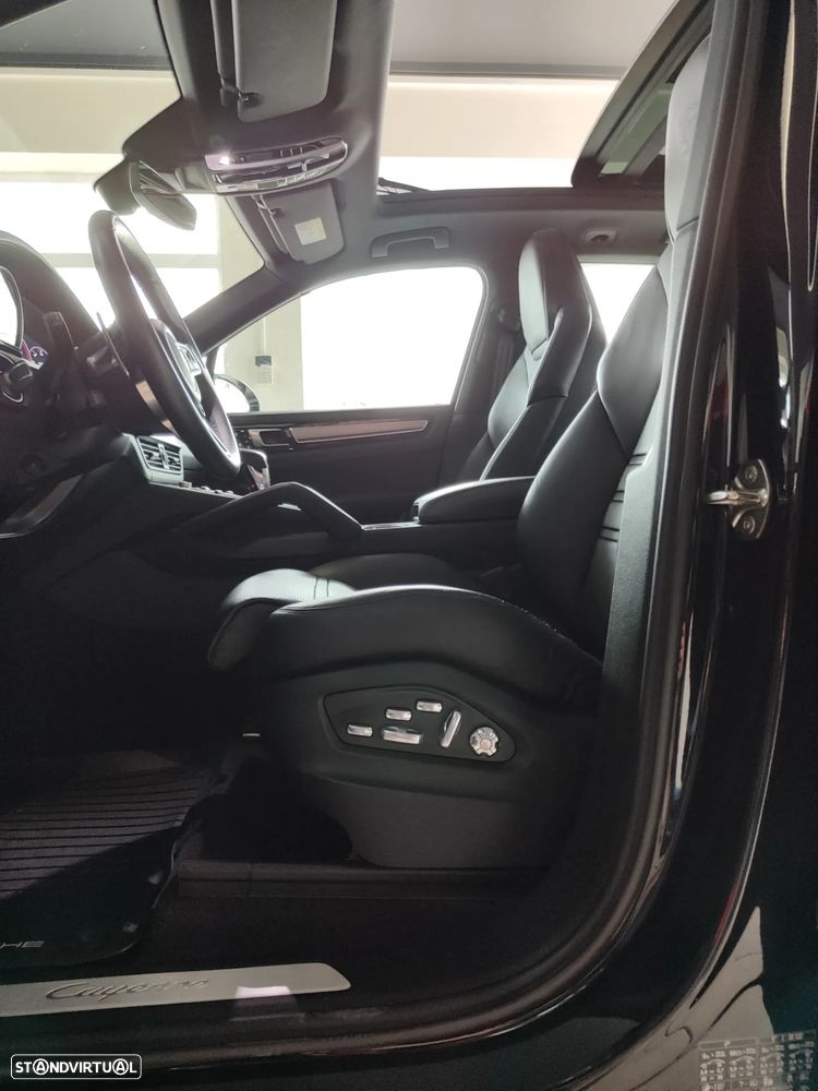 Porsche Cayenne - 26