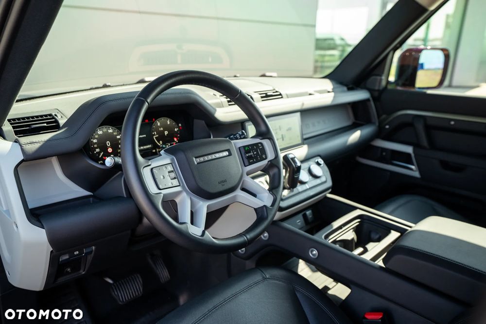 Land Rover Defender - 12