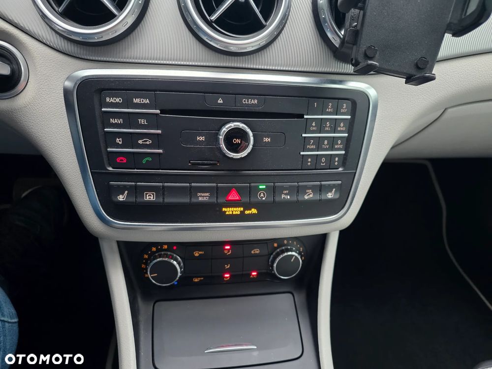 Mercedes-Benz GLA 200 (CDI) d 4Matic 7G-DCT AMG Line - 29