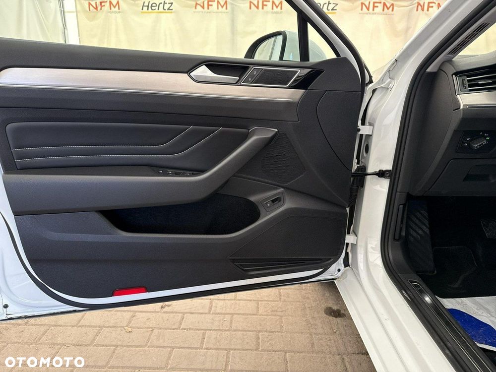 Volkswagen Passat - 11