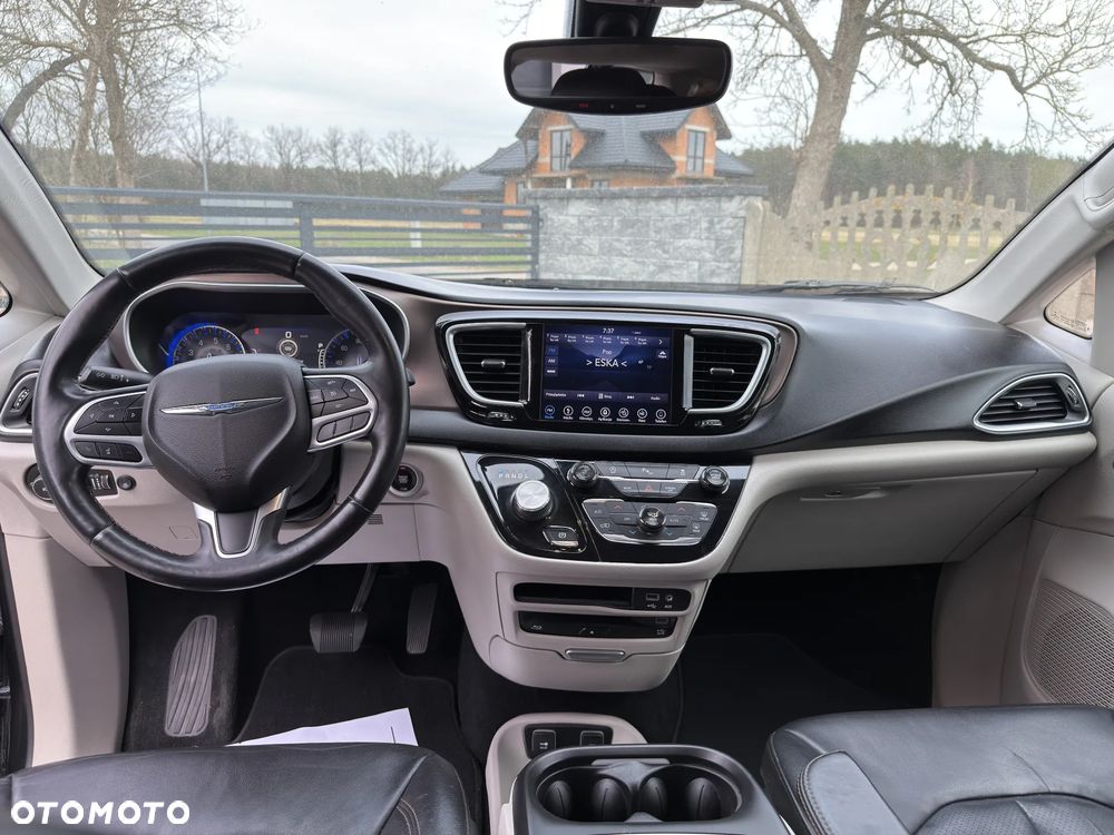 Chrysler Pacifica - 8