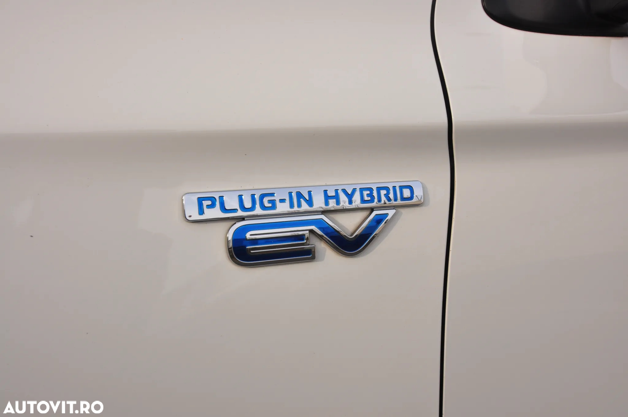 Mitsubishi Outlander 2.4 4WD Plug-In Hybrid - 11