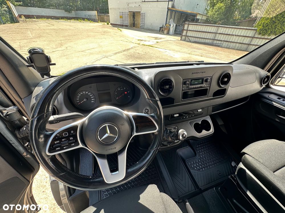 Mercedes-Benz Sprinter - 14