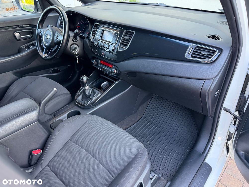 Kia Carens 1.6 GDI L - 12