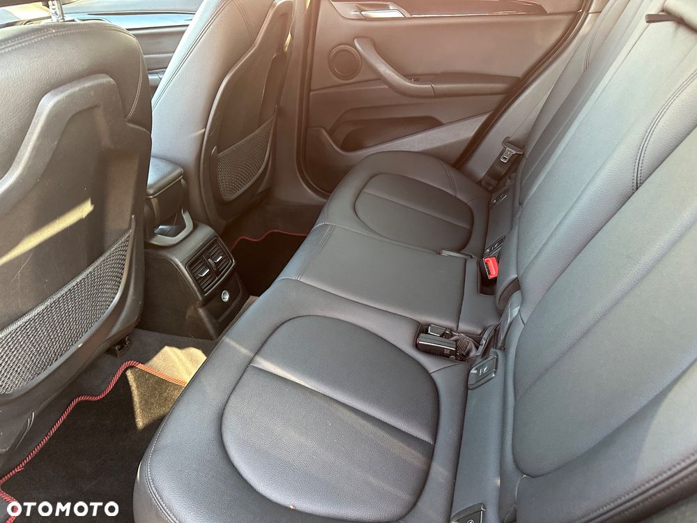 BMW X1 xDrive25i Advantage - 11