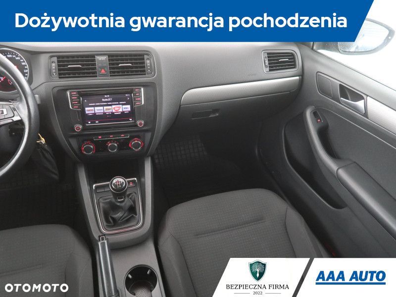 Volkswagen Jetta - 10