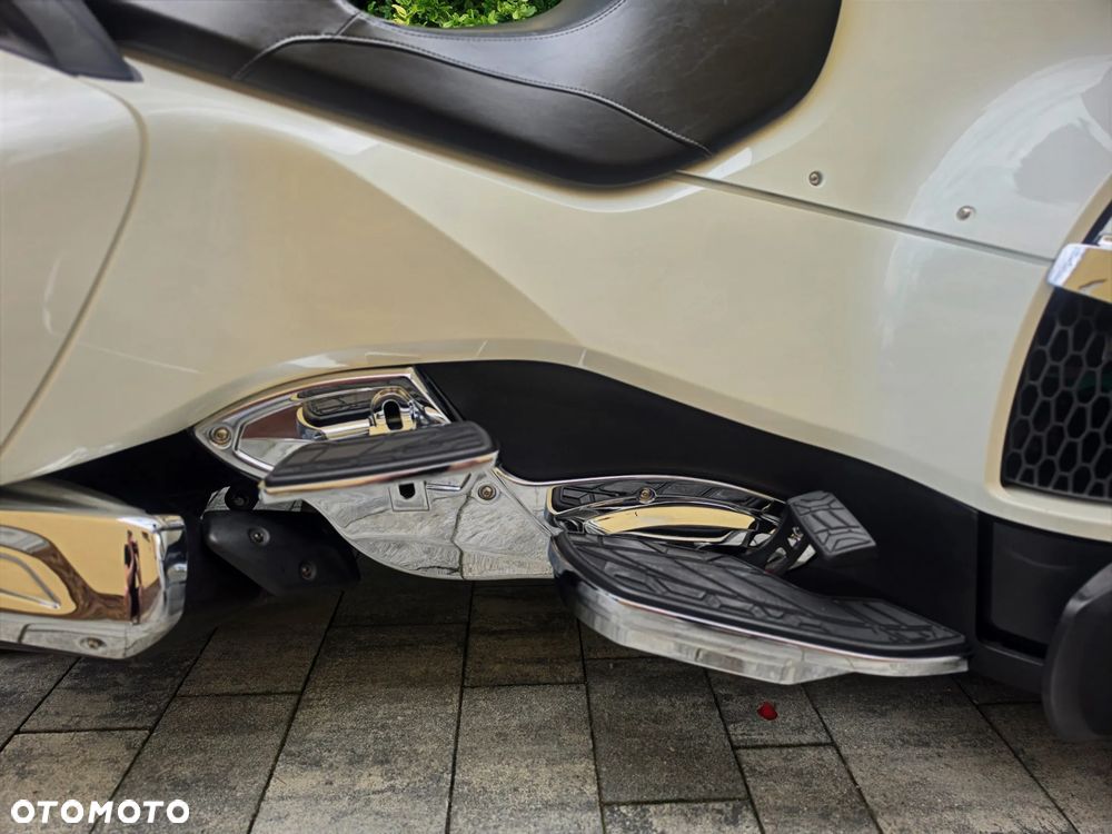 Can-Am Spyder - 6
