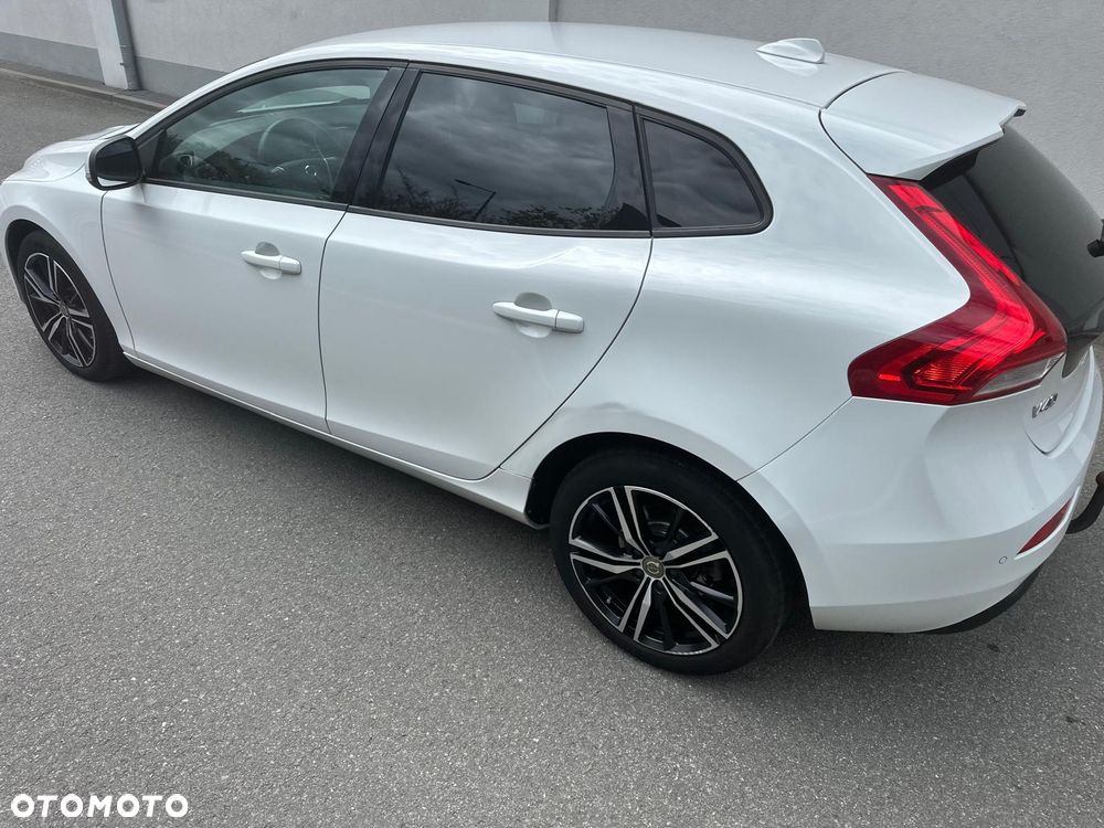Volvo V40 D2 Drive-E Momentum - 9