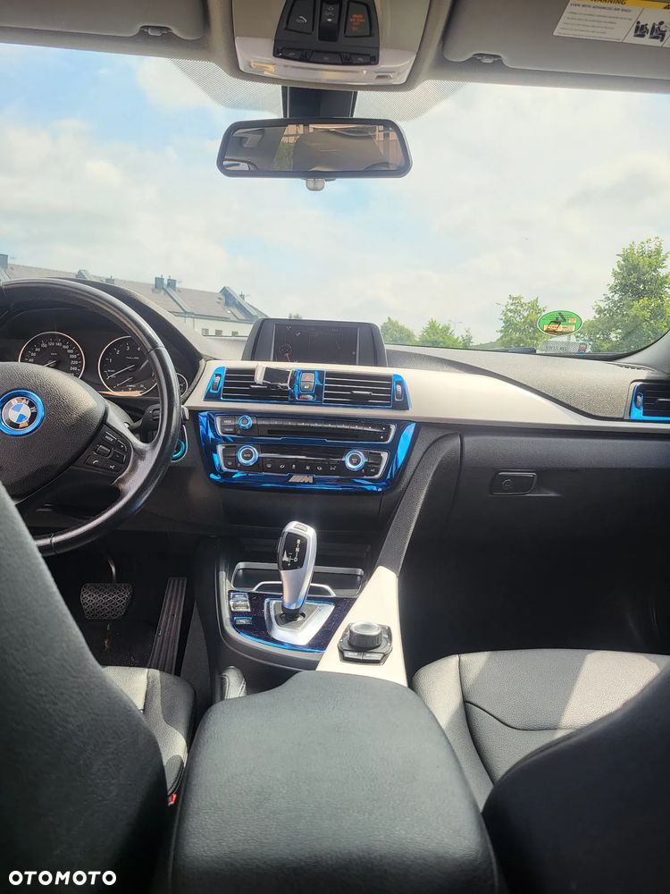 BMW Seria 3 320i - 15