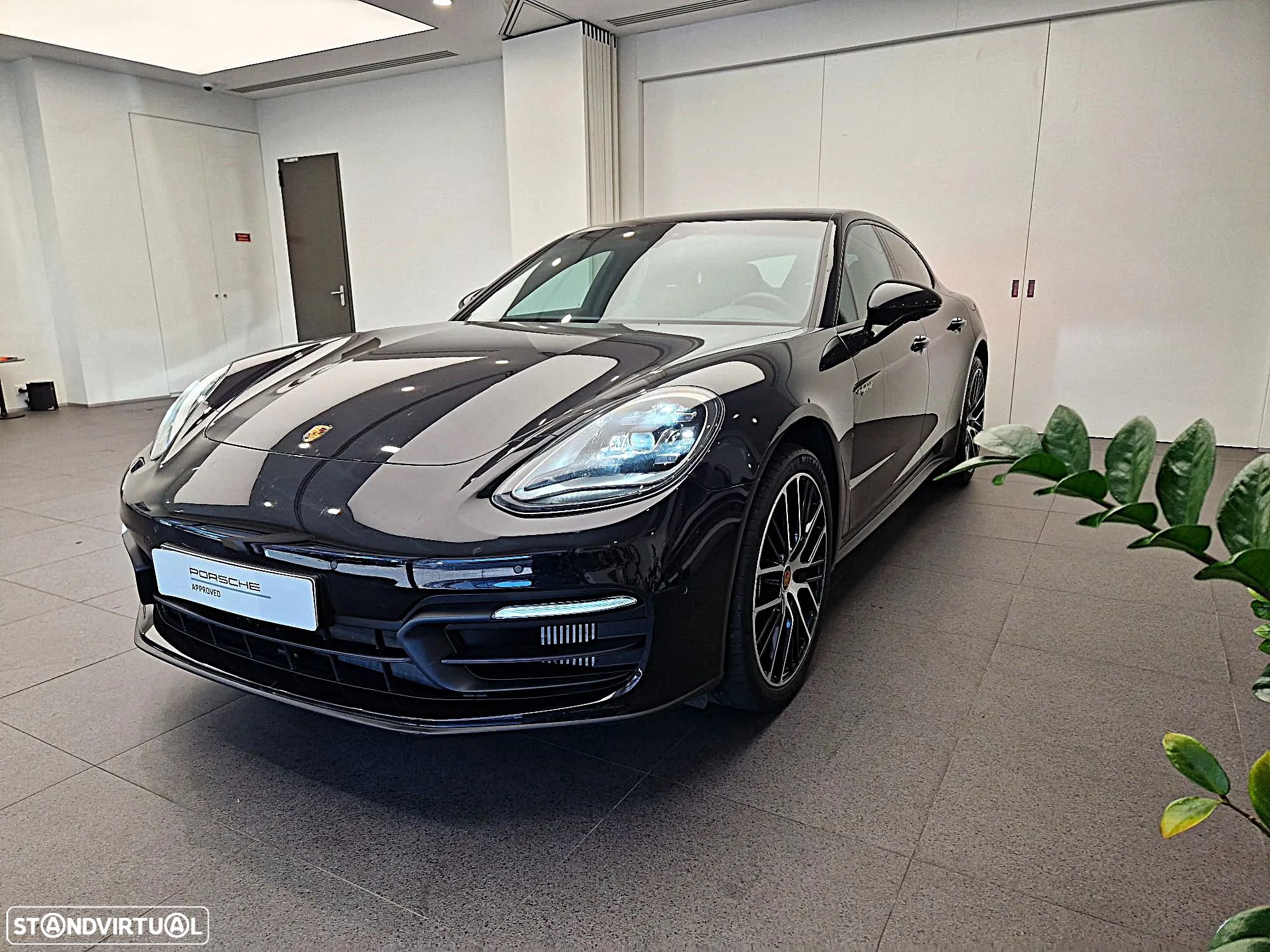 Porsche Panamera 4 E-Hybrid - 1