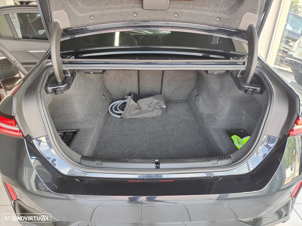 BMW 530 e Pack Desportivo M — fotografia 17