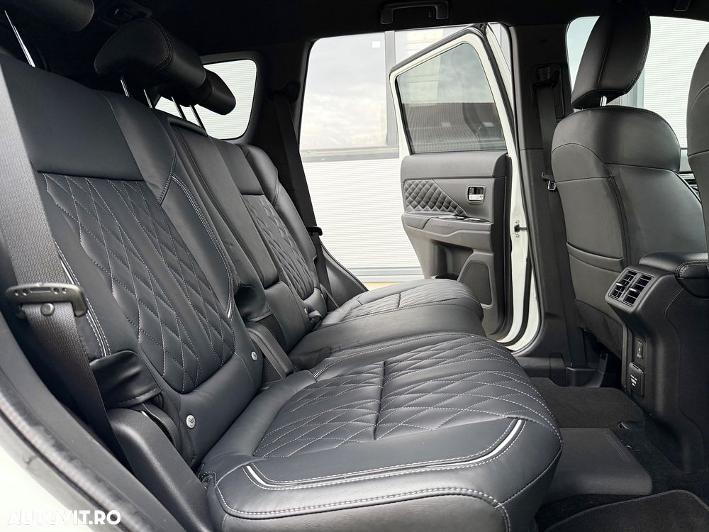 Mitsubishi Outlander - 13