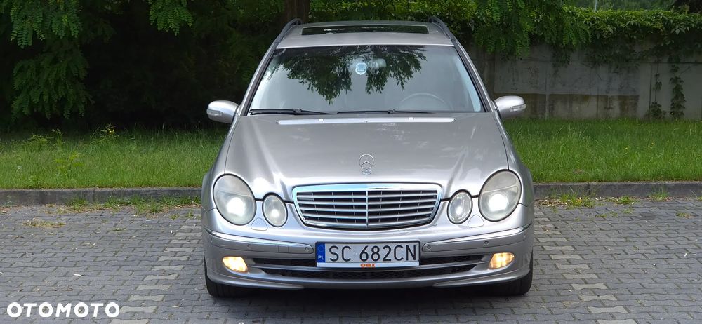 Mercedes-Benz E-Class 2004 photo 4