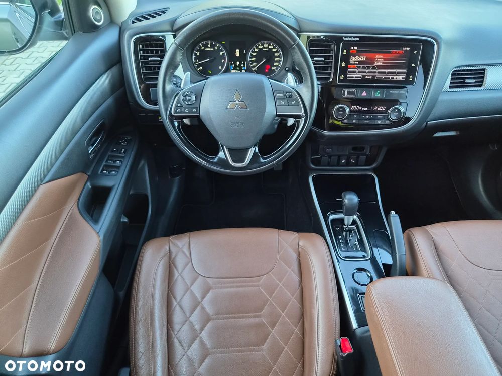 Mitsubishi Outlander - 32