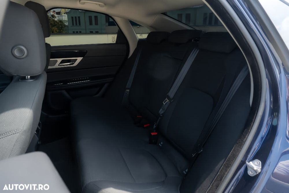 Jaguar XF E-Performance Portfolio - 30