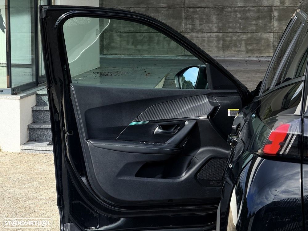 Peugeot 2008 1.2 PureTech Allure Pack - 27