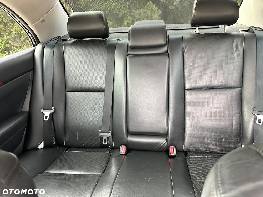 Toyota Avensis - 8