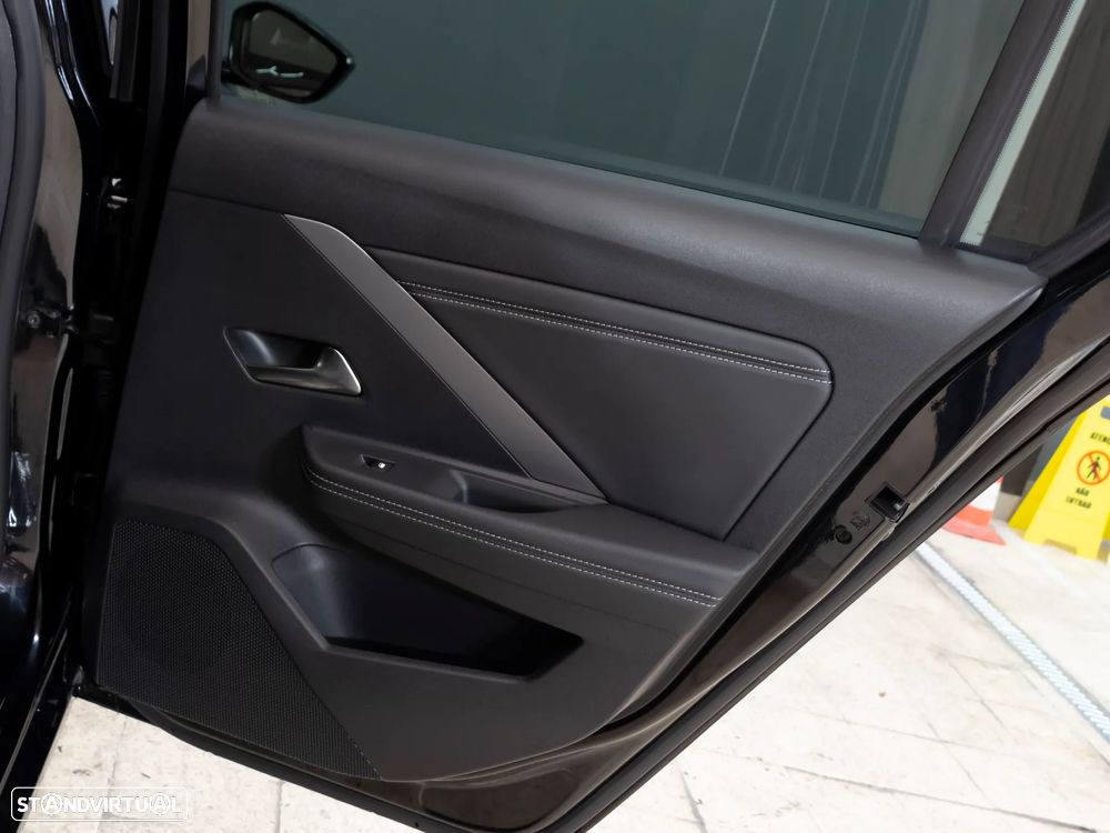 Opel Astra 1.5 D GS Line Aut. - 10