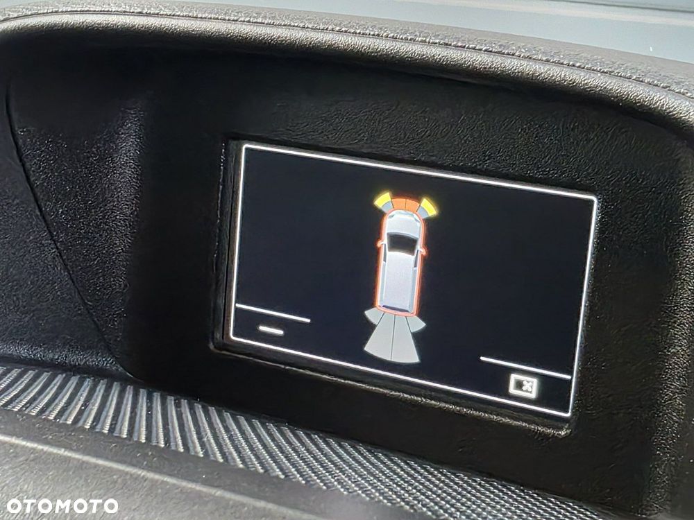 Ford Tourneo Custom - 19