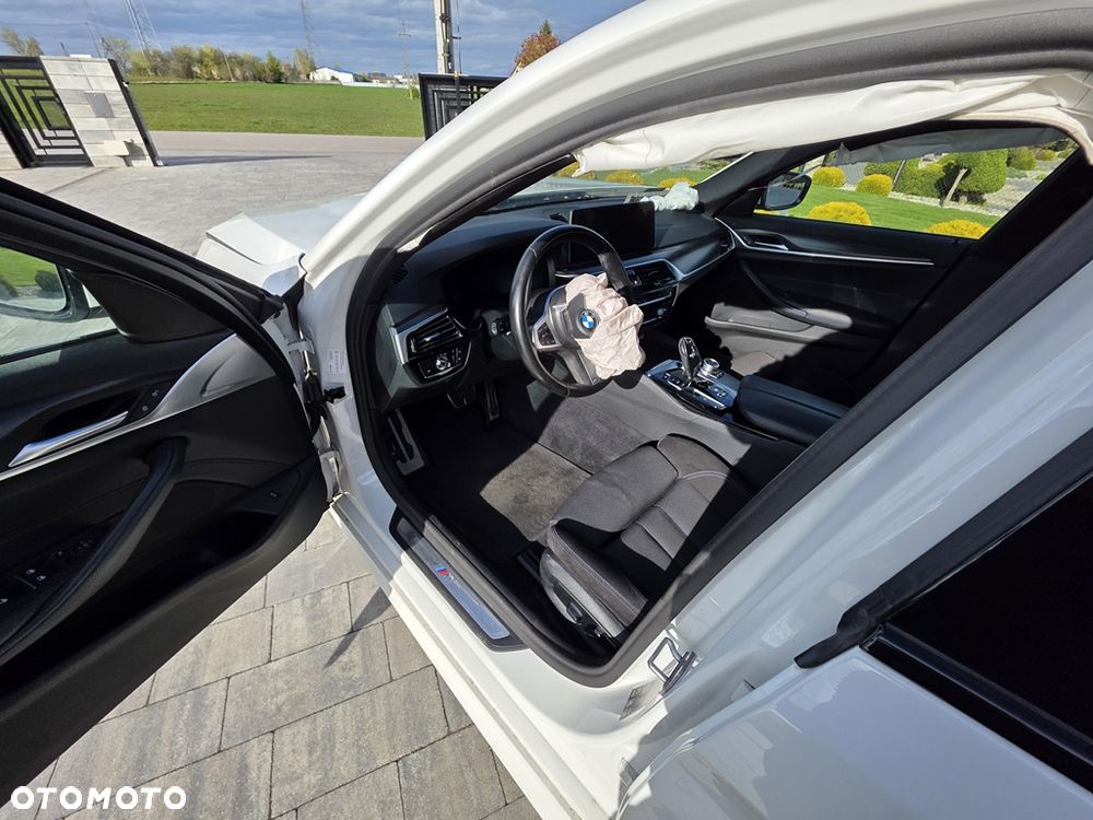 BMW Seria 5 520d xDrive MHEV M Sport sport - 17