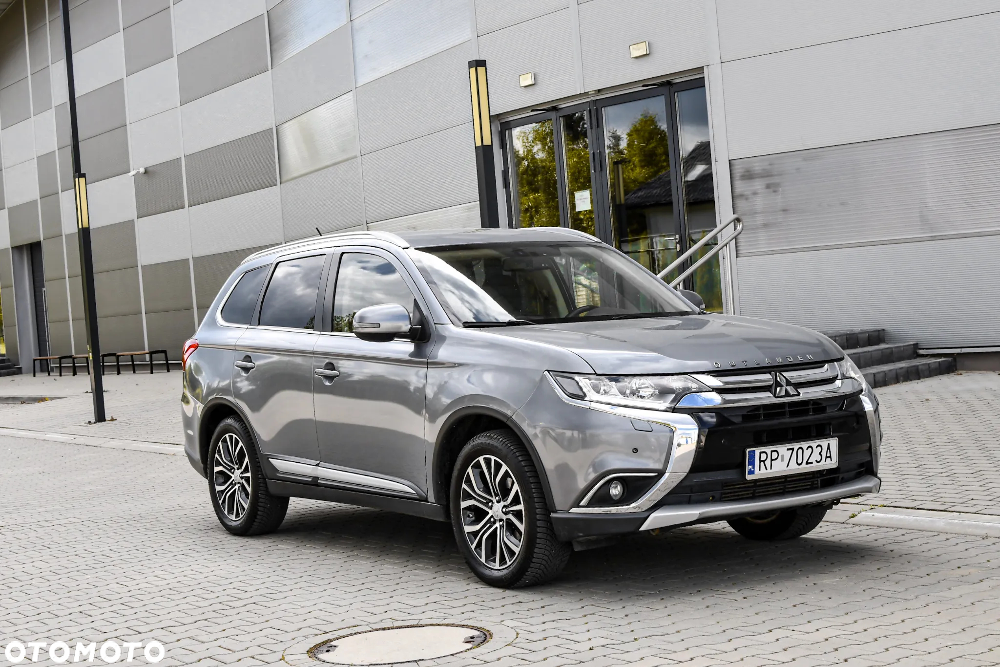 Mitsubishi Outlander 2.2 DID Intense + 4WD - 2
